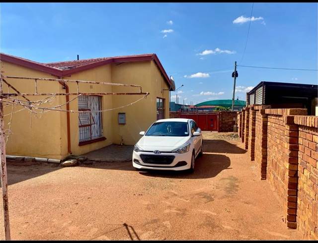 3 BEDROOM HOUSE FOR SALE IN RAMAKONOPI EAST